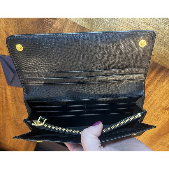 Prada Large Saffiano Leather Wallet 100% Authentic Black Gold Triangle Logo - Picture 14 of 15